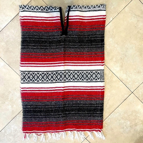 Vintage Mexican Poncho One Size Red White Black Serape Blanket Fringe Knit - Picture 1 of 6
